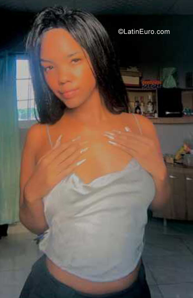 Date this voluptuous Panama girl Semir from Panama PA1307