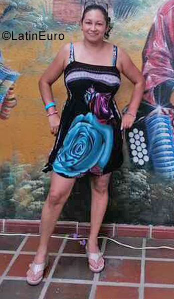 Date this tall Colombia girl NEYLA from Madrid CO31087
