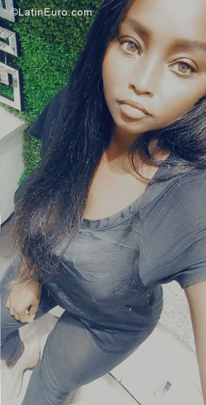 Date this foxy Dominican Republic girl Flerida from Santo Domingo DO40402