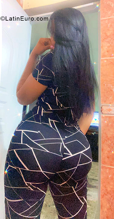 Date this foxy Dominican Republic girl Vanessa from Santo Domingo DO40404