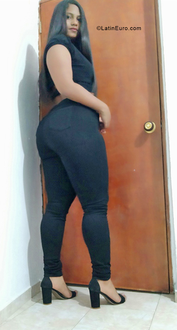 Date this young Colombia girl Bayaneth from Bogotá CO31125