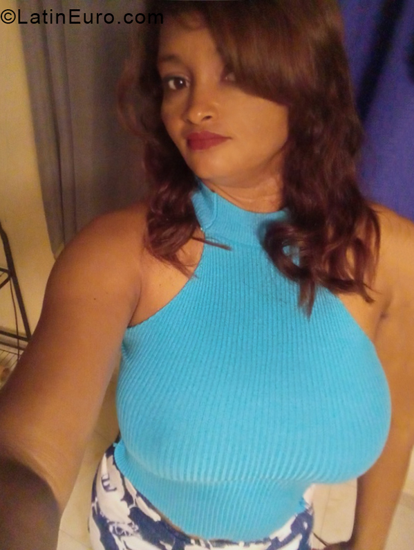 Date this lovely Dominican Republic girl Migdalia from Santo Domingo DO40406