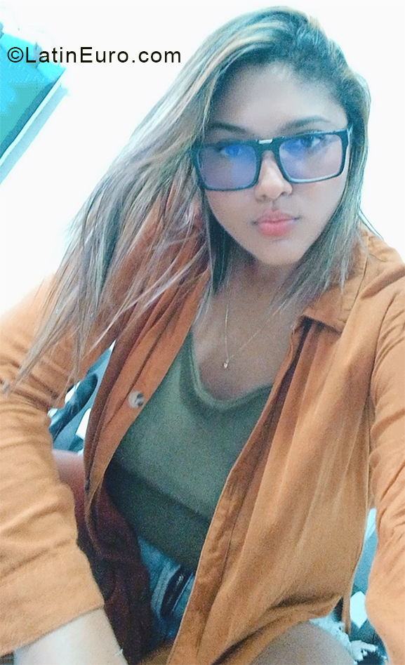 Date this stunning Colombia girl Andrea from Barranquilla CO31128