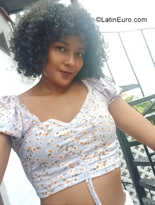 Date this young Colombia girl 041111 from Barranquilla CO31476