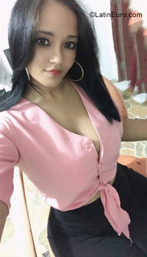 Date this young Dominican Republic girl Fina from Santiago De Lo Caballero DO40444