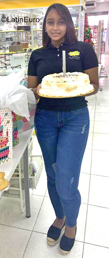 Date this sensual Dominican Republic girl Jazmin Reyes from Santo Domingo DO40475