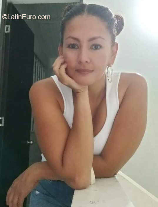 Date this young Colombia girl DIANA from Bogota CO31230
