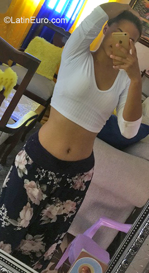 Date this nice looking Colombia girl Winifel from Santo Domingo CO31249