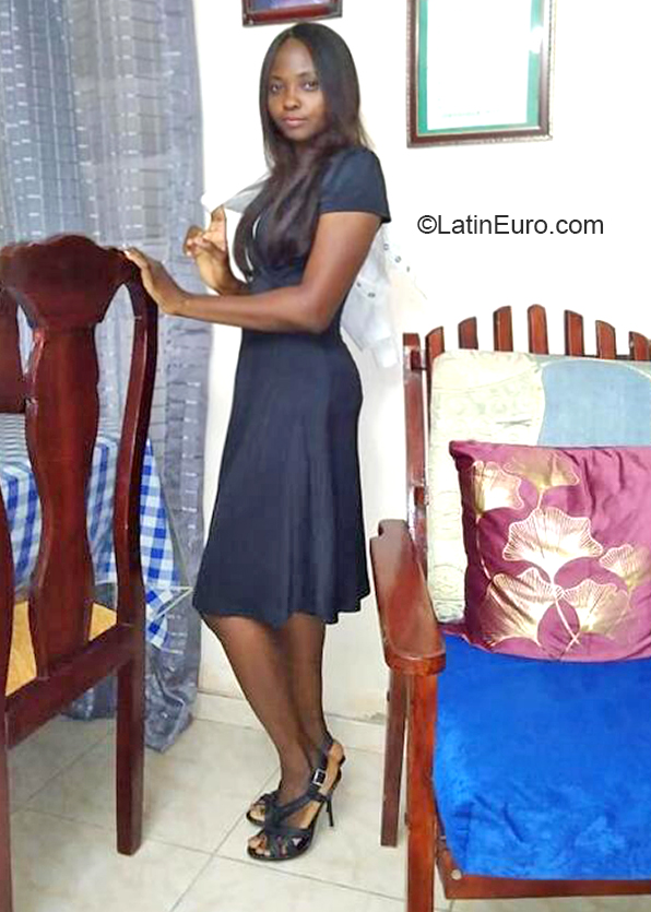 Date this hard body Dominican Republic girl Ana from Santo Domingo DO40535