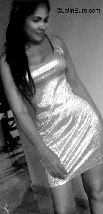 Date this foxy Dominican Republic girl Amalia from Santo Domingo DO40547