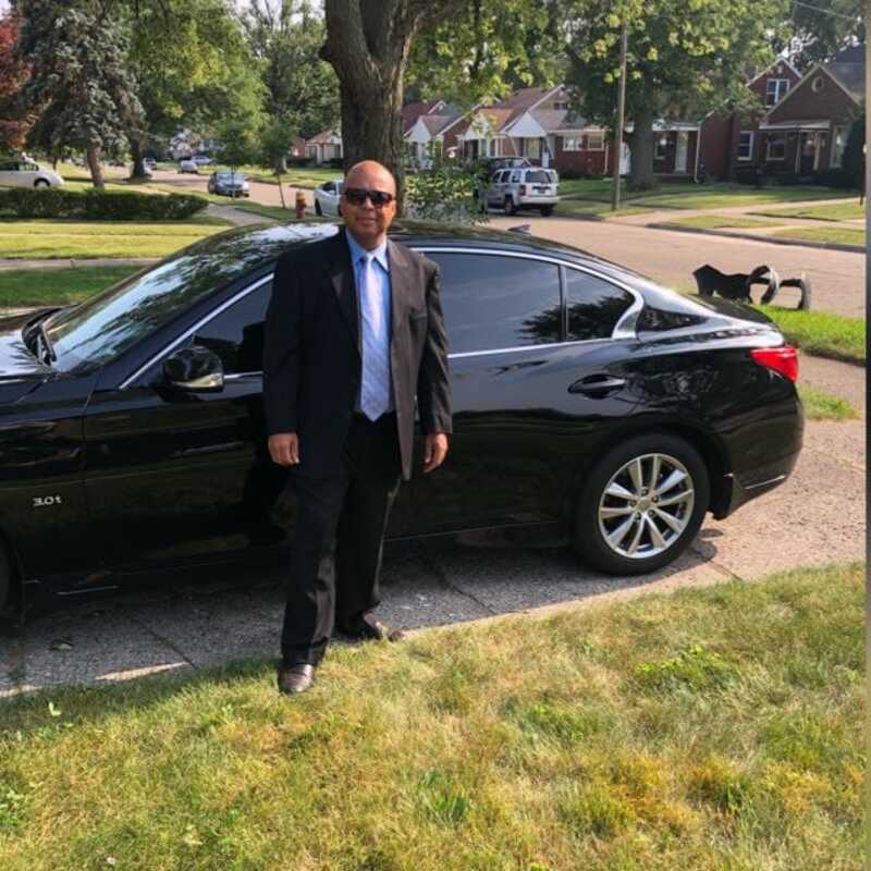 Date this exotic United States man Benz from Detroit US21596