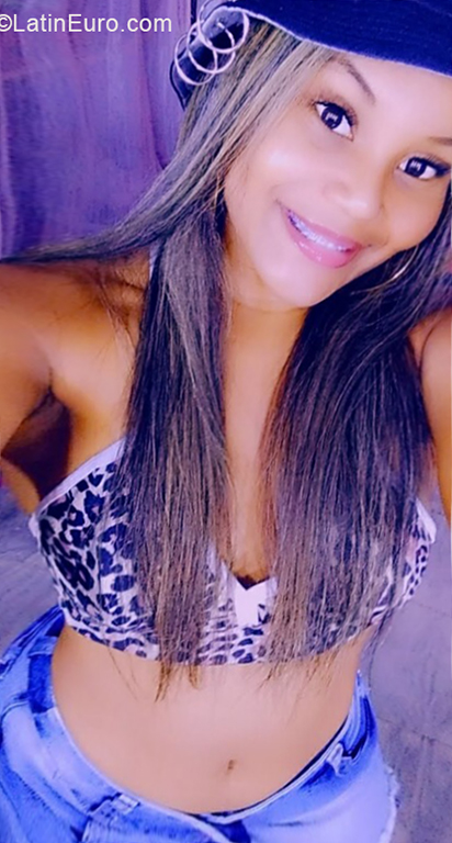 Date this passionate Colombia girl LAURA from  CO31402