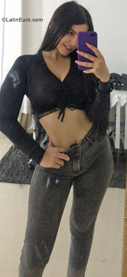 Date this young Colombia girl Julieth from Medellin CO31337