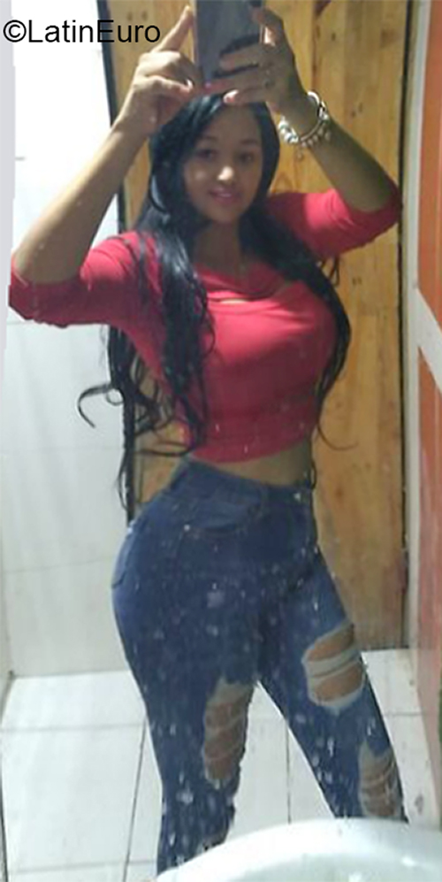Date this georgeous Dominican Republic girl Sandra from Santo Domingo DO40588