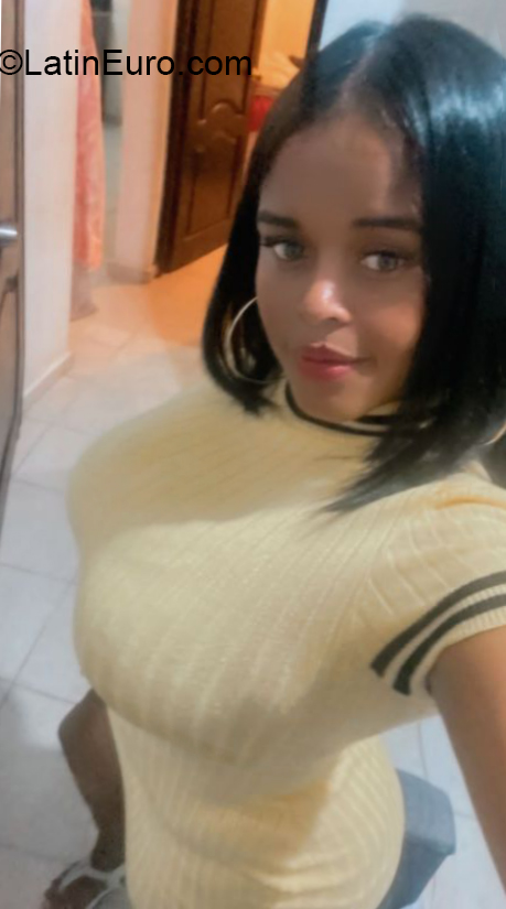 Date this cute Dominican Republic girl Choco from Santo Domingo DO40591