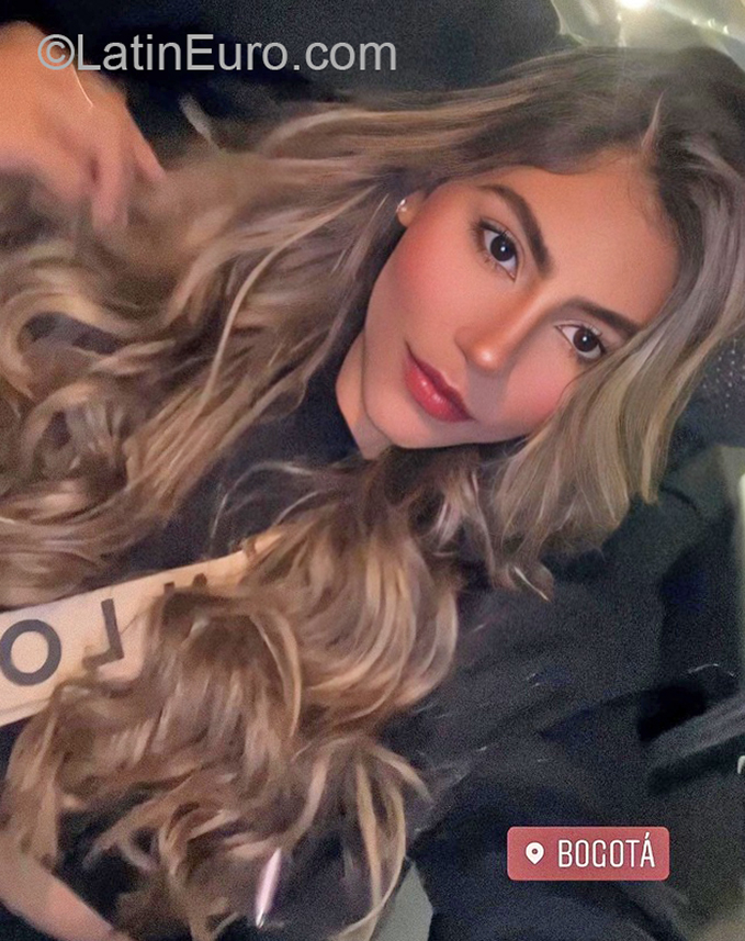 Date this nice looking Colombia girl Daniela from Bogota CO31361