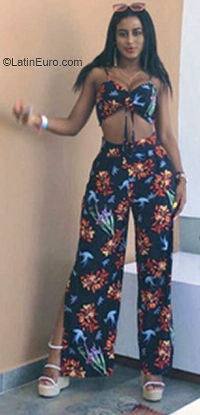 Date this foxy Colombia girl Johana from Pereira CO31400