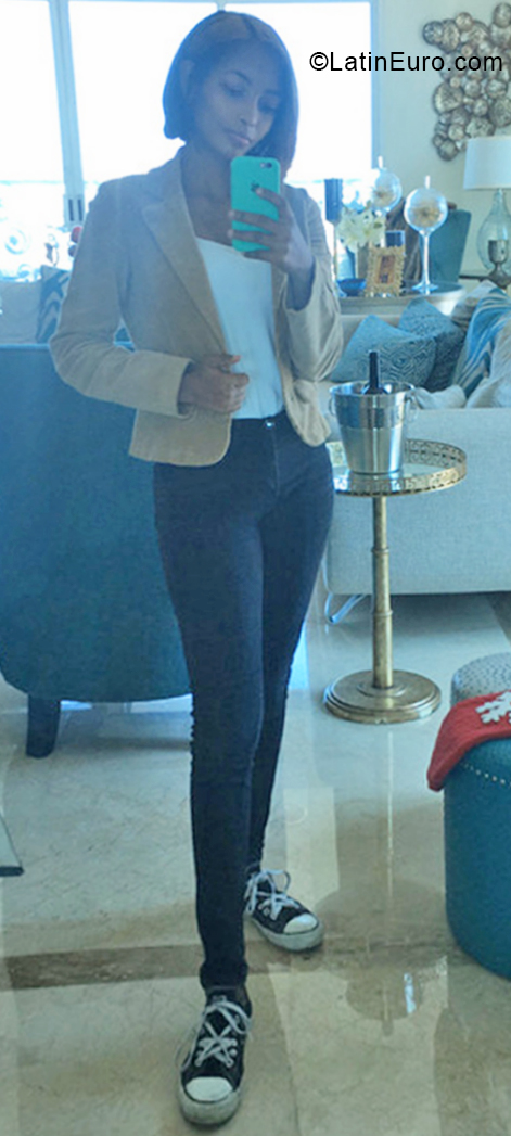 Date this pretty Dominican Republic girl Perla from Santo Domingo DO55327