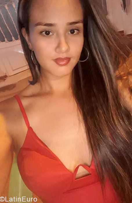 Date this good-looking Colombia girl Erika from Ibague CO31443