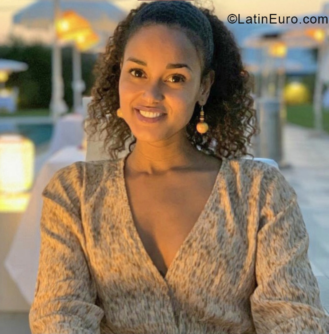 Date this pretty Brazil girl Nay from Rio De Janeiro BR11710