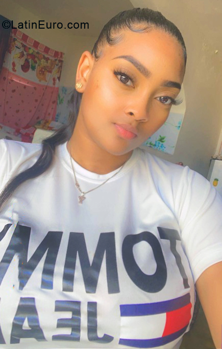 Date this funny Dominican Republic girl Mariel from Santo Domingo DO40657