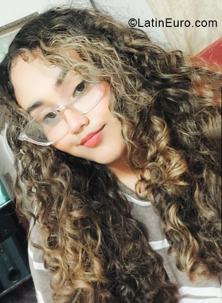 Date this gorgeous Venezuela girl Isabel from Caracas VE4169