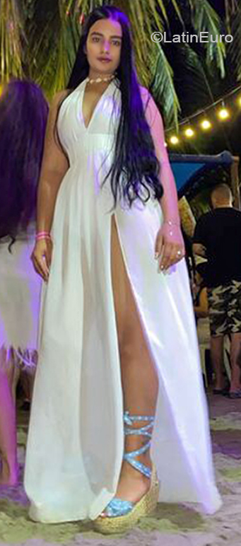 Date this voluptuous Colombia girl Sara Cardona from Medellín CO31494