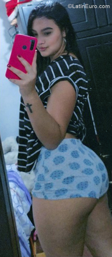 Date this stunning Colombia girl Carolina from Medellin CO31506