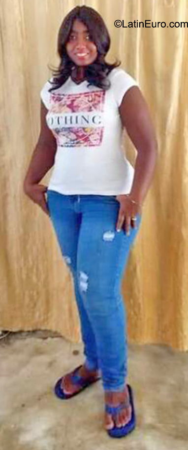 Date this good-looking Colombia girl Andrea from Cali CO31529