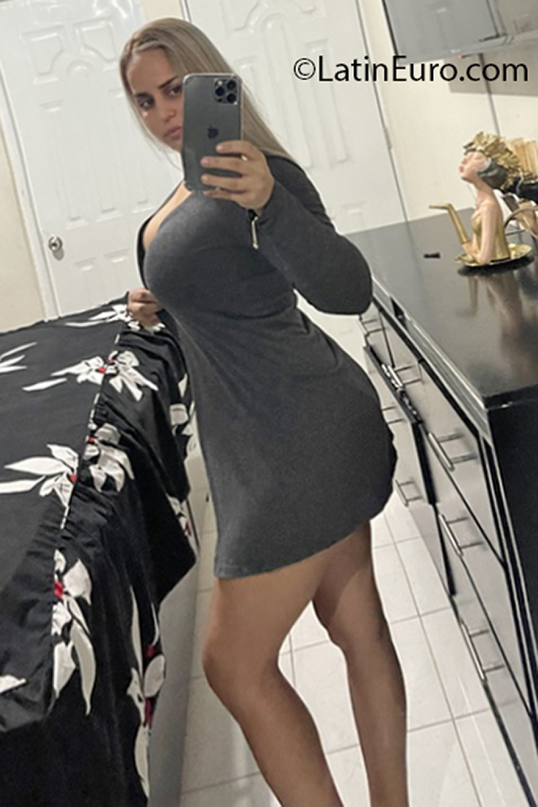 Date this sensual Dominican Republic girl Jenny from Santiago DO40708