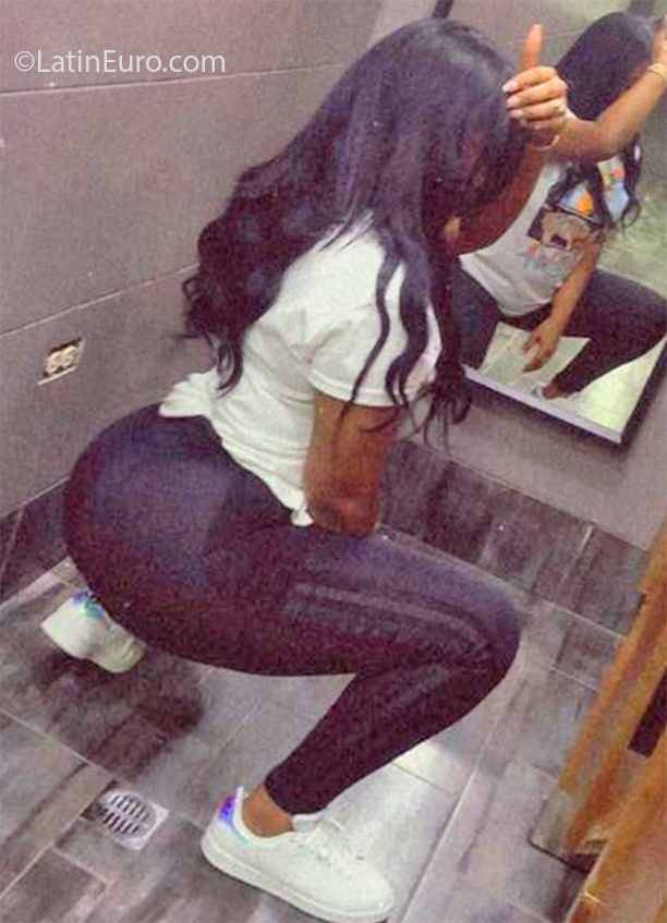 Date this charming Dominican Republic girl Nicky from Santo Domingo DO40757