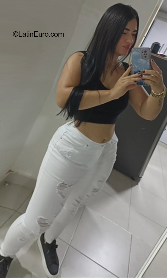 Date this lovely Colombia girl Daniela from Cali CO31937
