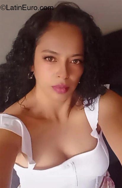 Date this georgeous Colombia girl Isabella from Bogota CO32131