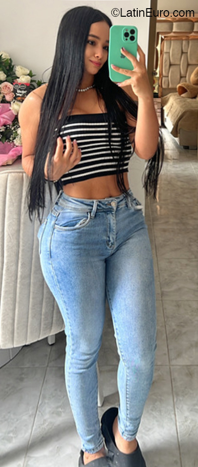 Date this pretty Colombia girl Sara from Medellin CO32180