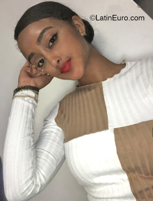 Date this nice looking Colombia girl Karol from Cali CO32198