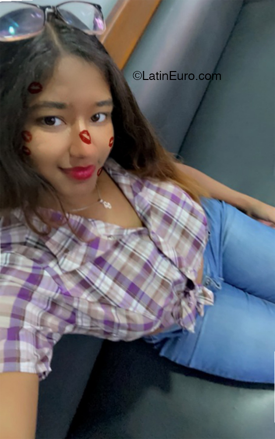 Date this hot Dominican Republic girl Gabriela from Santo Domingo DO44014