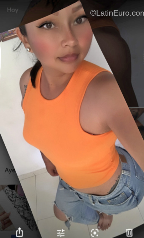Date this voluptuous Colombia girl Carolina from Sogamoso CO32325
