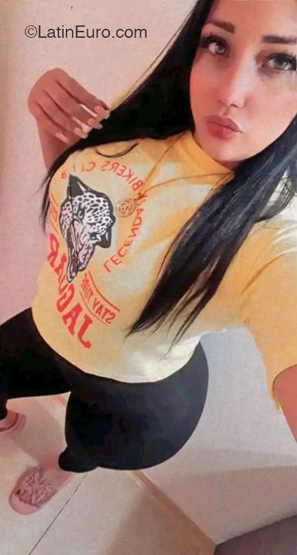 Date this foxy Chile girl Ihia from Santiago CL386
