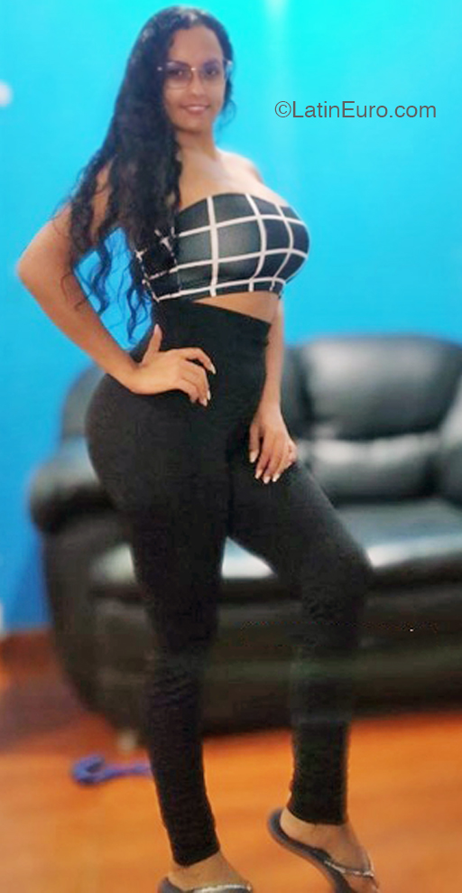 Date this lovely United States girl Andreina from Caracas CO32423