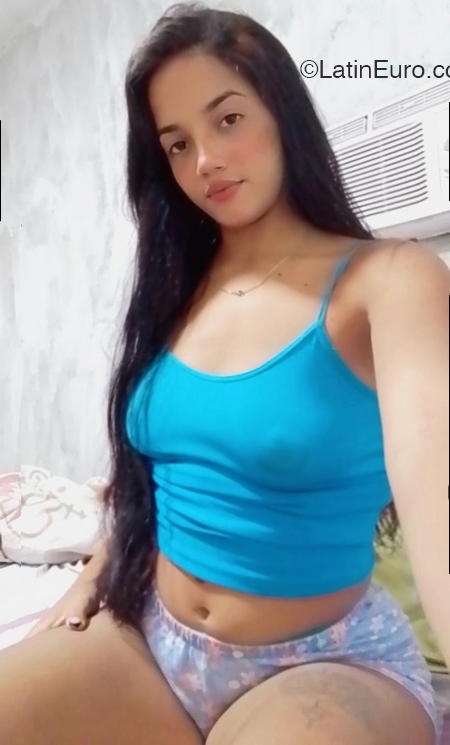 Date this attractive Venezuela girl Michell from Caracas VE4473