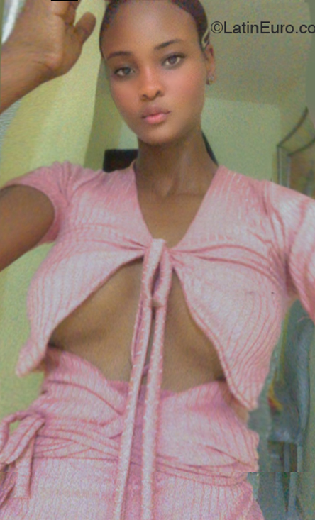 Date this hard body Dominican Republic girl Leida from Santo Domingo DO46434