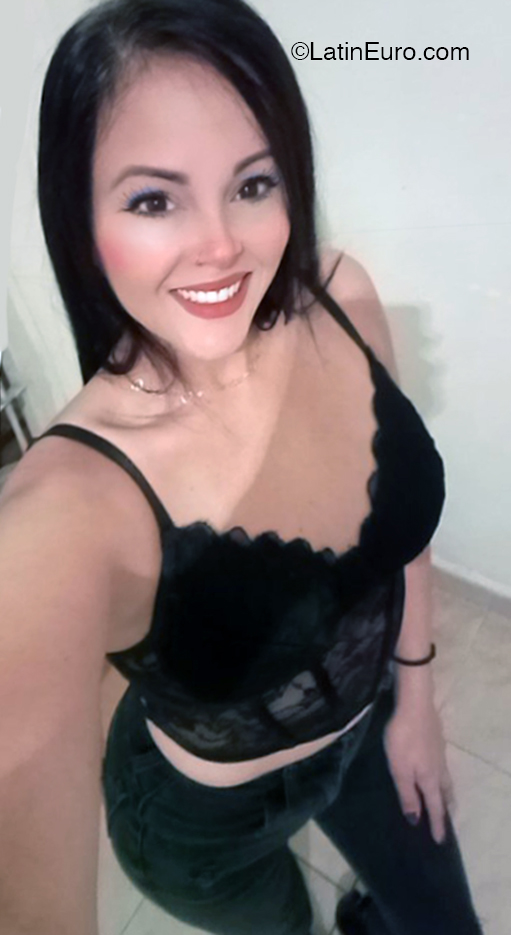 Date this georgeous Venezuela girl Dionella from Caracas VE4506