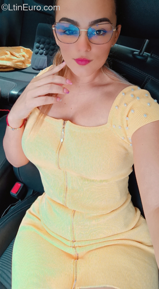 Date this lovely Colombia girl Isabel from Apartado CO32478