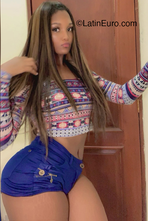 Date this georgeous Dominican Republic girl Nica from Santo Domingo DO47519