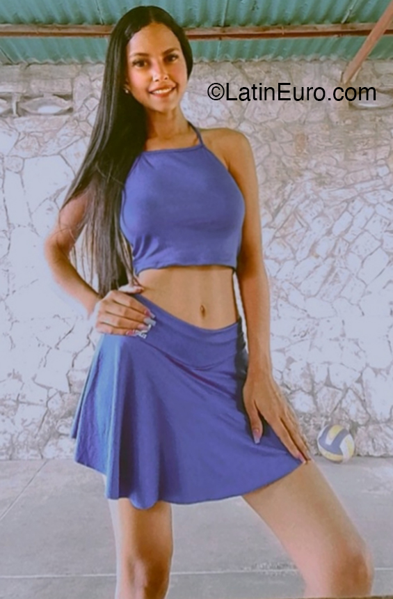Date this hard body Venezuela girl Mariana from  VE4586