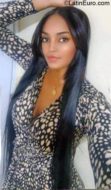 Date this sensual Dominican Republic girl Nallely from Santo Domingo DO50802