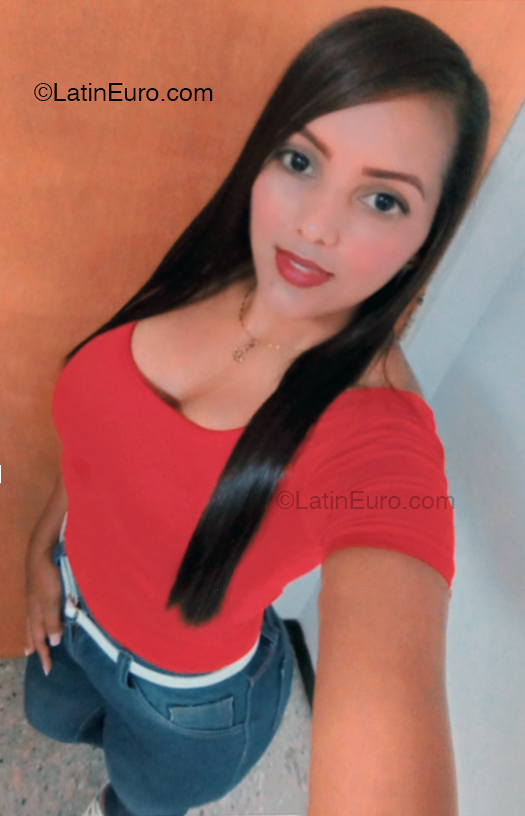 Date this hot Venezuela girl Chiqui from Caracas VE4885