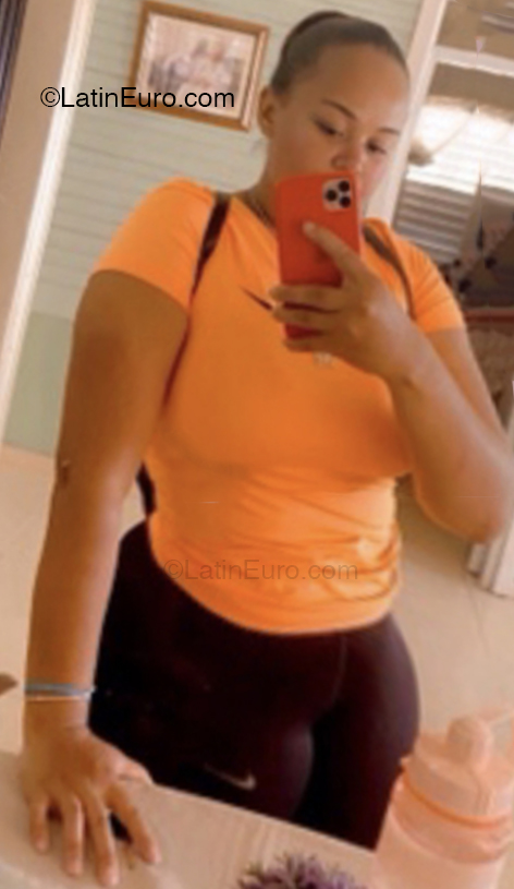 Date this young Dominican Republic girl Laura from New Your DO52282