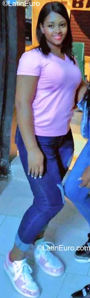 Date this passionate Dominican Republic girl Anayris from Santo Domingo DO52425