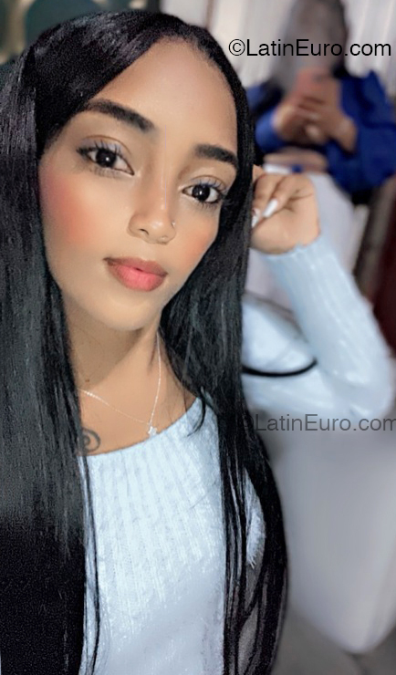 Date this foxy Dominican Republic girl Marleny from Santo Domingo DO52426